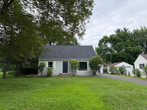 1051 Burke Avenue W Roseville MN 55113
