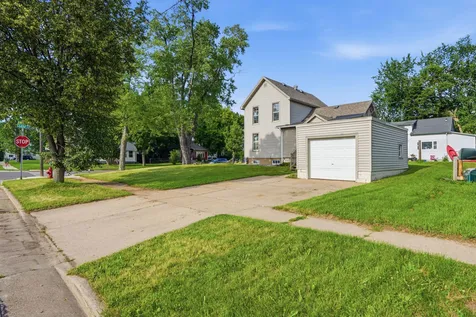 637 Lake Street Eau Claire WI 54703