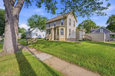 637 Lake Street Eau Claire WI 54703