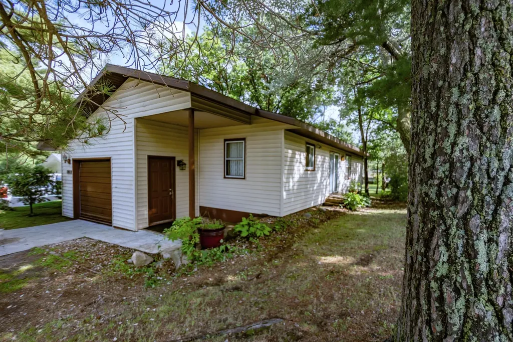 408 E Gilman Street New York Mills MN 56567