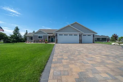 814 Curt Felt Drive Alexandria MN 56308