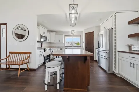 814 Curt Felt Drive Alexandria MN 56308