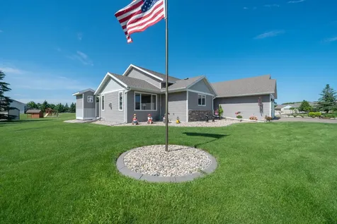 814 Curt Felt Drive Alexandria MN 56308