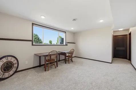 814 Curt Felt Drive Alexandria MN 56308