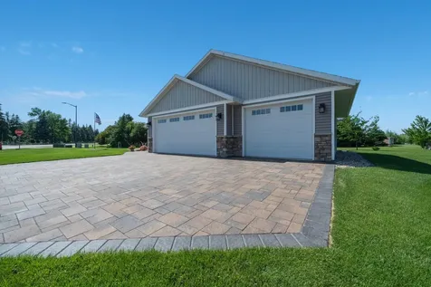 814 Curt Felt Drive Alexandria MN 56308