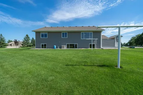 814 Curt Felt Drive Alexandria MN 56308