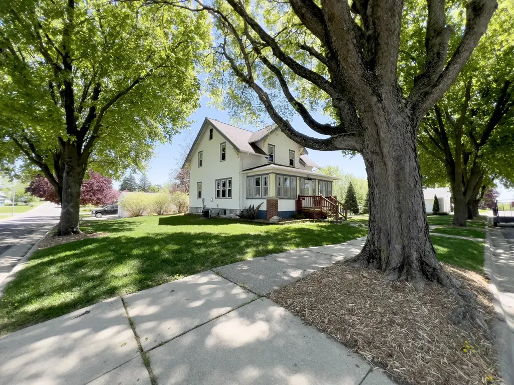 803 S Pine Street Caledonia MN 55921