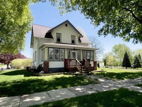 803 S Pine Street Caledonia MN 55921