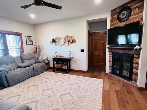 803 S Pine Street Caledonia MN 55921