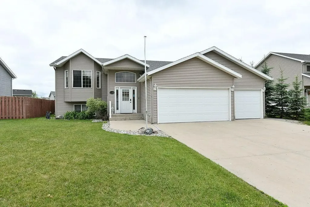 1159 39 1/2 Avenue W West Fargo ND 58078