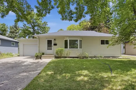 1512 17th Street S Moorhead MN 56560