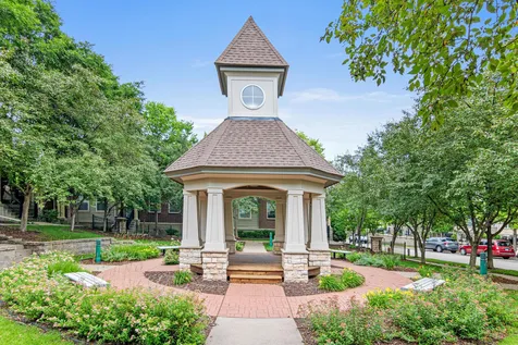 8304 Townsend Drive Eden Prairie MN 55344