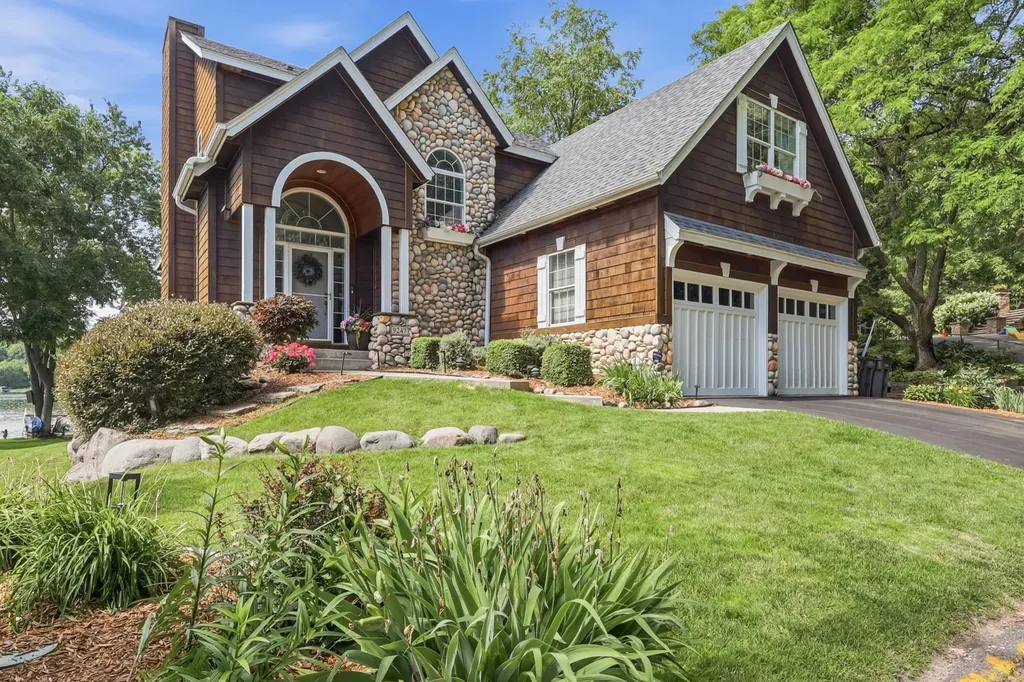 9247 Lake Riley Boulevard Chanhassen MN 55317
