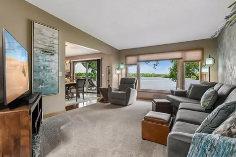 920 Pershing Circle Burnsville MN 55306