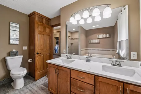 920 Pershing Circle Burnsville MN 55306
