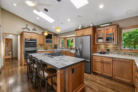920 Pershing Circle Burnsville MN 55306