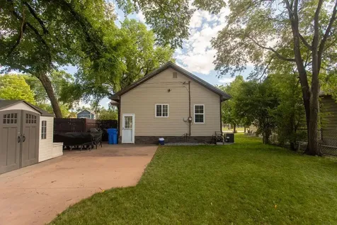 1601 S 3rd Avenue S Fargo ND 58103