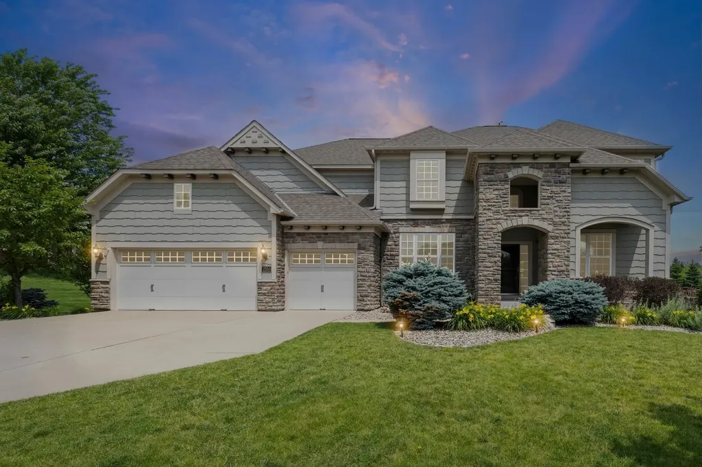 2550 Arrowhead Lane Chanhassen MN 55317
