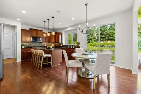 2550 Arrowhead Lane Chanhassen MN 55317
