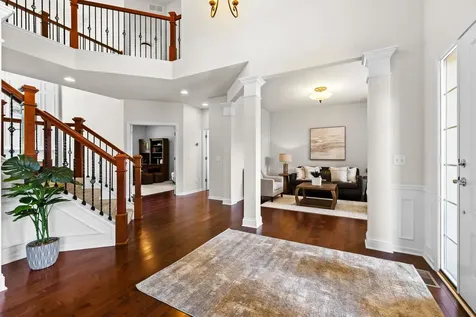 2550 Arrowhead Lane Chanhassen MN 55317
