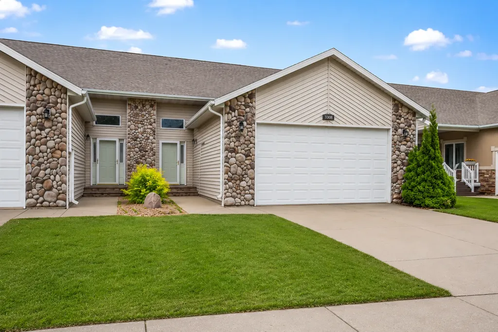 3308 23rd Avenue S Fargo ND 58103