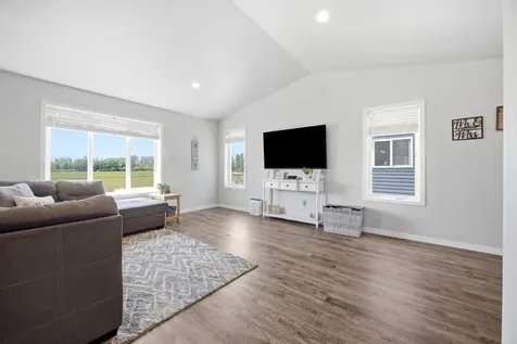 6706 72nd Avenue S Horace ND 58047