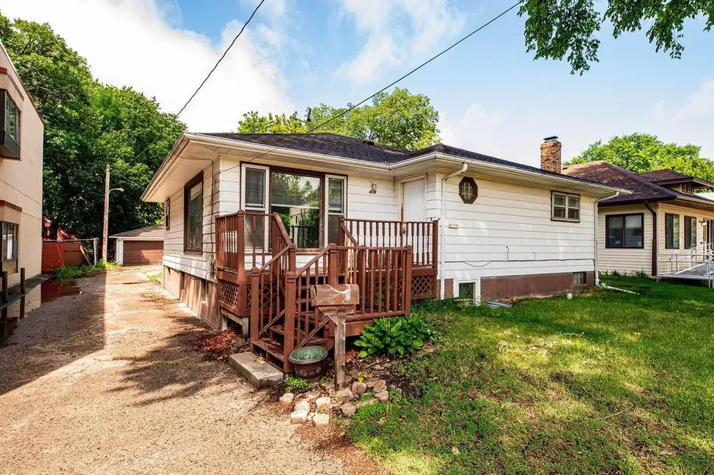 415 10th Street S Moorhead MN 56560