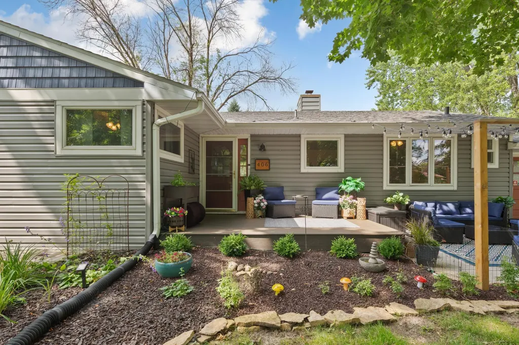 406 Ivanhoe Avenue W Northfield MN 55057