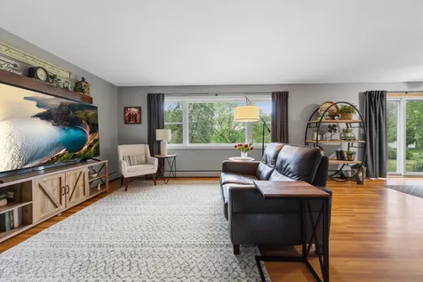 406 Ivanhoe Avenue W Northfield MN 55057