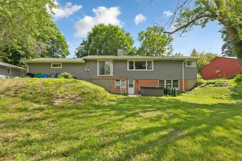406 Ivanhoe Avenue W Northfield MN 55057