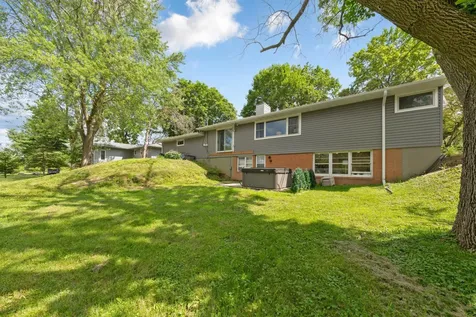 406 Ivanhoe Avenue W Northfield MN 55057