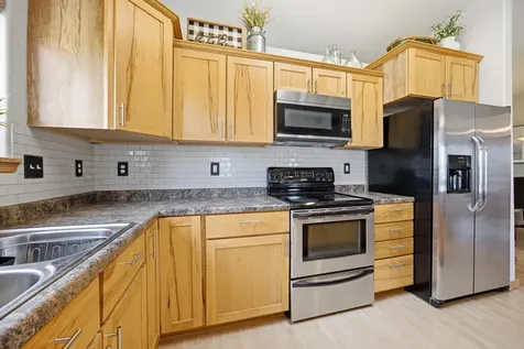 4237 39th Avenue S Fargo ND 58104