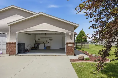 4237 39th Avenue S Fargo ND 58104