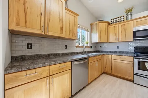 4237 39th Avenue S Fargo ND 58104