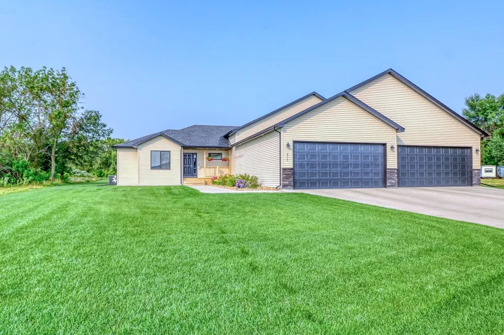 6779 Ashwood Loop S Fargo ND 58104