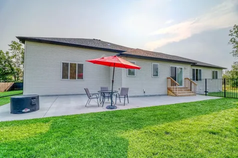 6779 Ashwood Loop S Fargo ND 58104