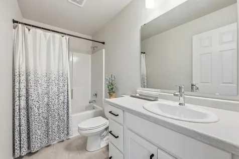1490 68th Avenue S Fargo ND 58104