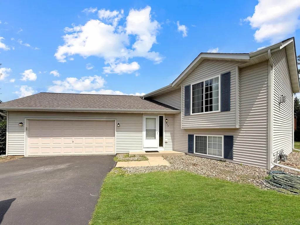 817 Daniel Drive Belle Plaine MN 56011