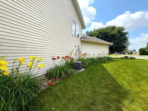 817 Daniel Drive Belle Plaine MN 56011
