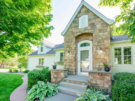 814 New Century Boulevard S Maplewood MN 55119