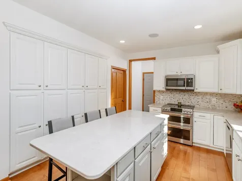 814 New Century Boulevard S Maplewood MN 55119