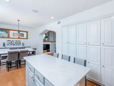 814 New Century Boulevard S Maplewood MN 55119