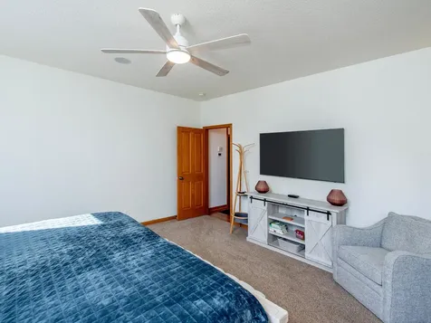 814 New Century Boulevard S Maplewood MN 55119