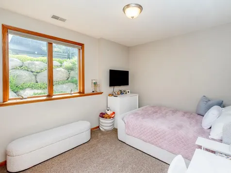 814 New Century Boulevard S Maplewood MN 55119
