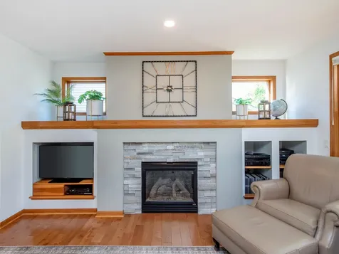 814 New Century Boulevard S Maplewood MN 55119