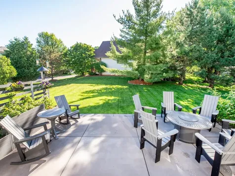 814 New Century Boulevard S Maplewood MN 55119