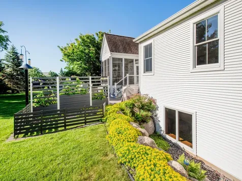 814 New Century Boulevard S Maplewood MN 55119