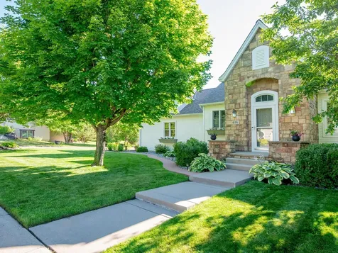 814 New Century Boulevard S Maplewood MN 55119