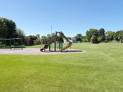 814 New Century Boulevard S Maplewood MN 55119