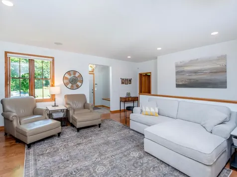814 New Century Boulevard S Maplewood MN 55119
